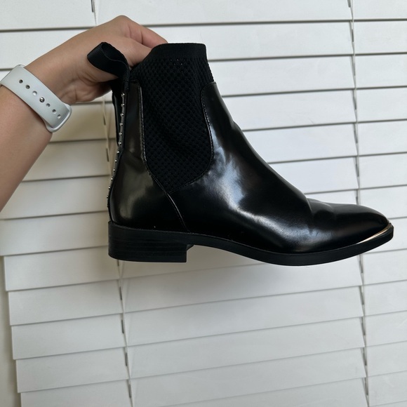 Boots - Picture 3 of 7